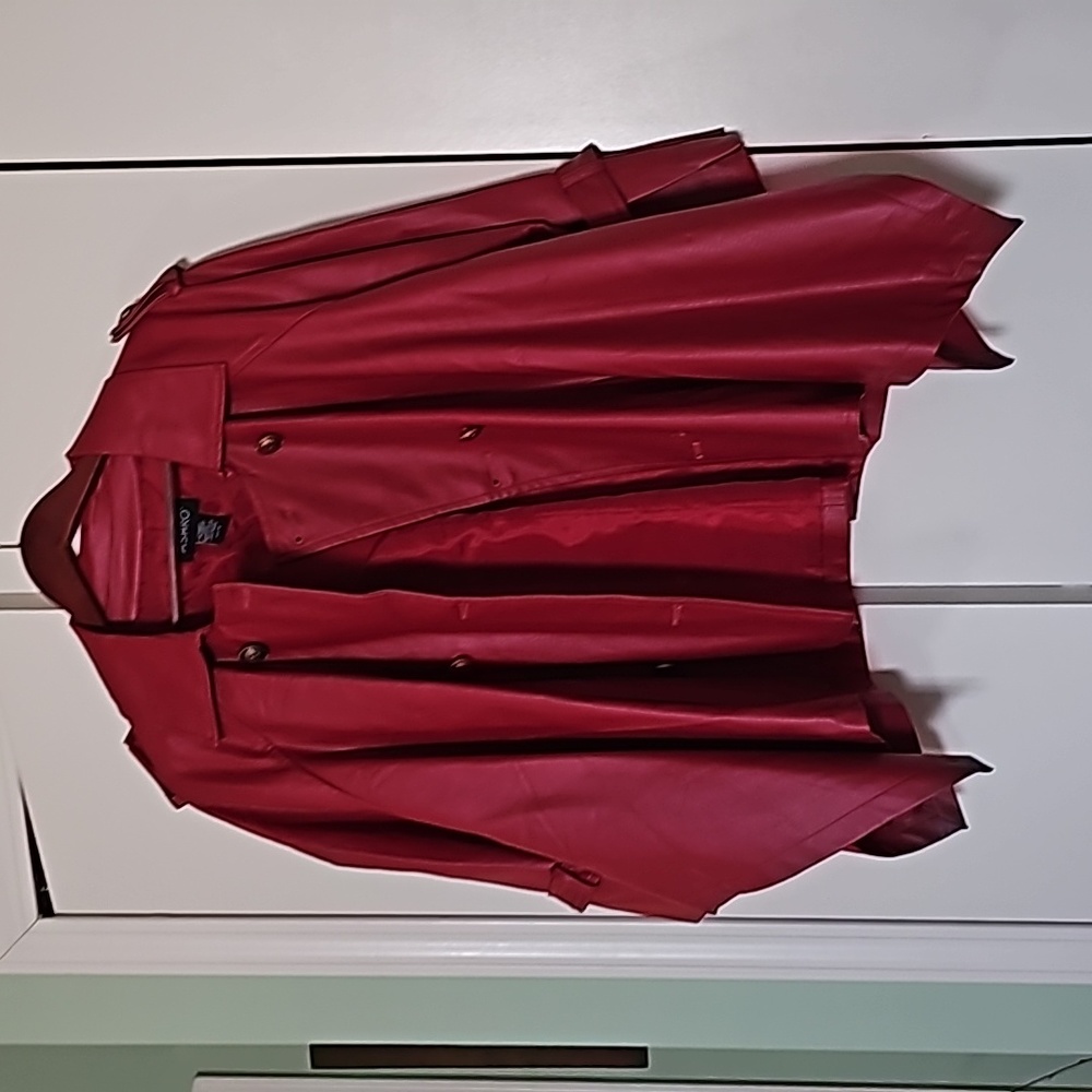 Red jacket - Picture 3 of 3